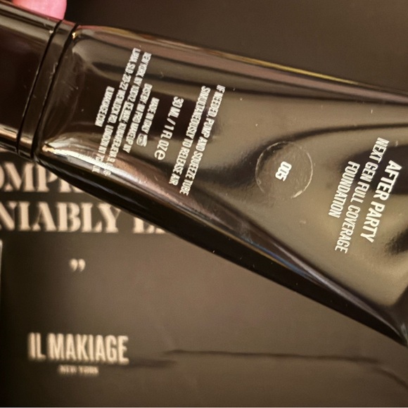 IL MAKIAGE MAKEUP FOUNDATION AND LIP STICK - Picture 12 of 14